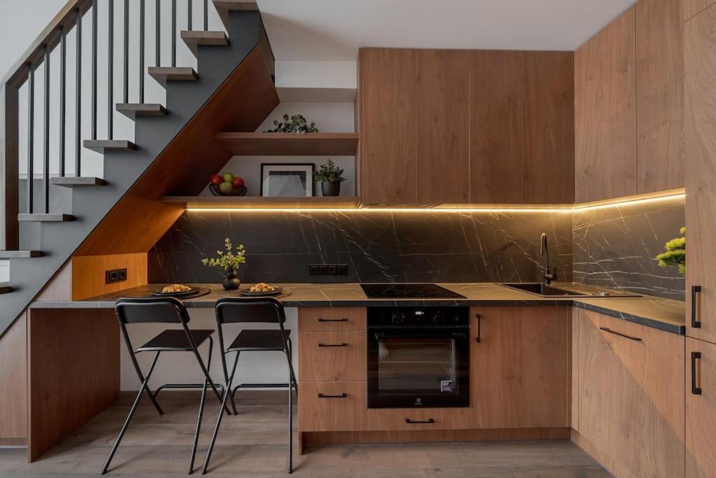 Butas Modern Loft With Free Parking