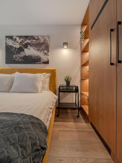 Modern Loft With Free Parking Lejlighed